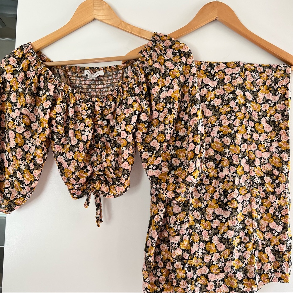 2 piece AEO Floral Flowy Pants and Crop Top XS - Picture 2 of 3